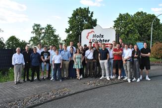 Neue Tischlergesellen 2023: Strahlende Gesichter bei 41 jungen Leuten 
